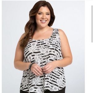 Torrid Black and White Floral hi-low tank